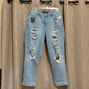 Hollister Ultra High-Rise Mom Jeans